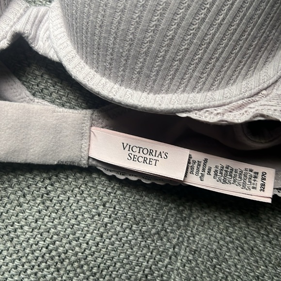 2 brand new Victoria’s Secret bras - Picture 11 of 12